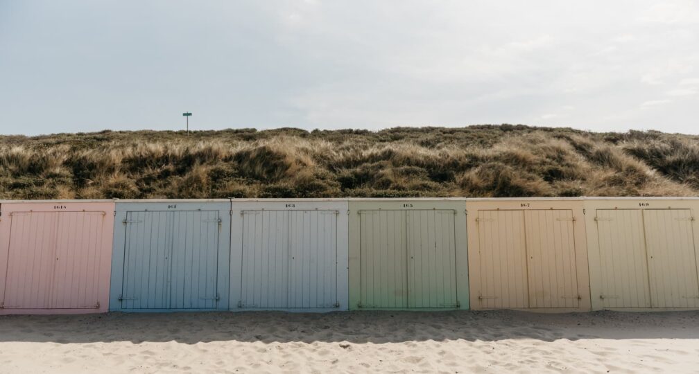 Pastelkleurige strandhuisjes Domburg