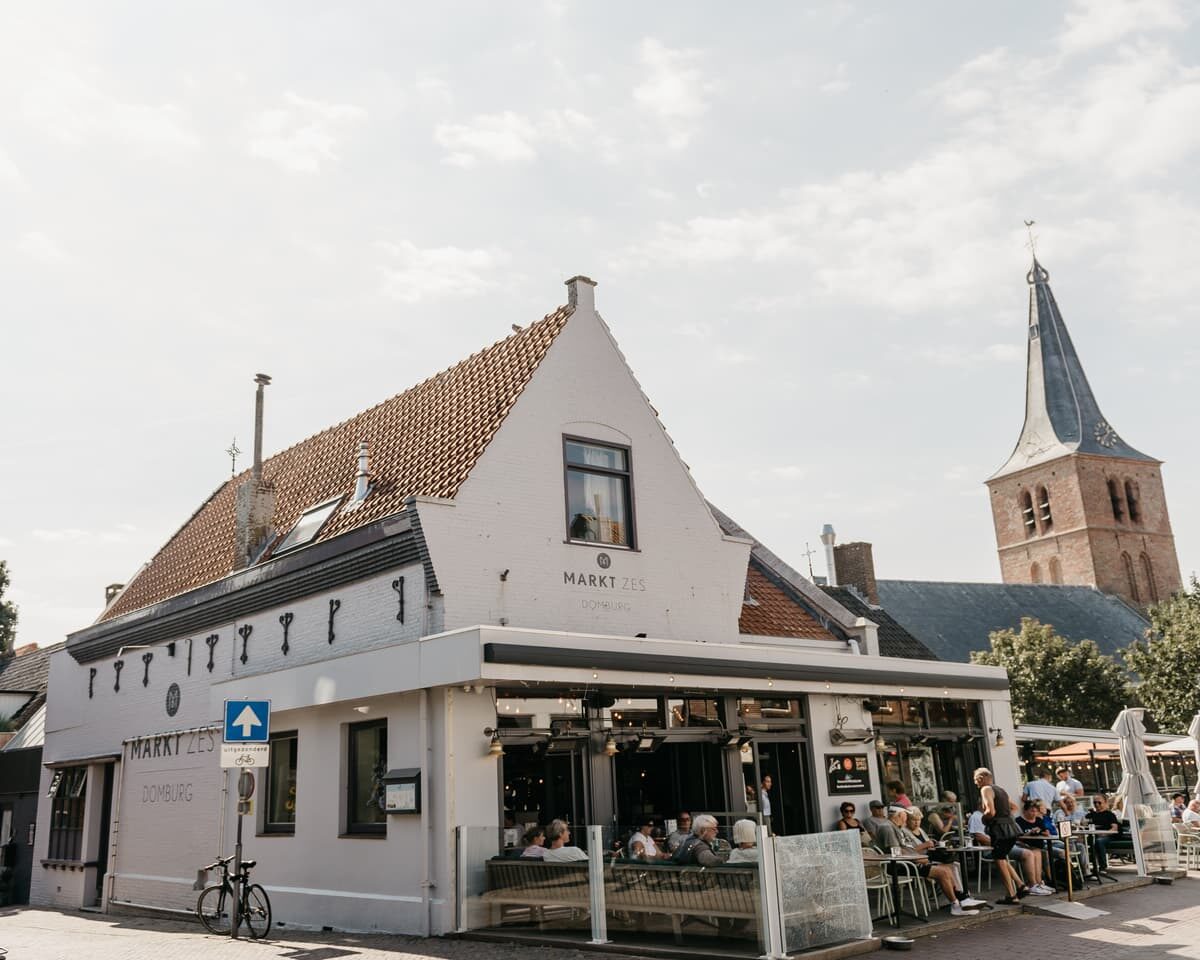 Markt Zes centrum Domburg