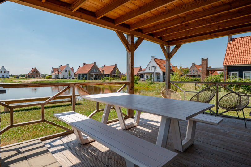 Terras bij vakantiepark Knuitershoek 72