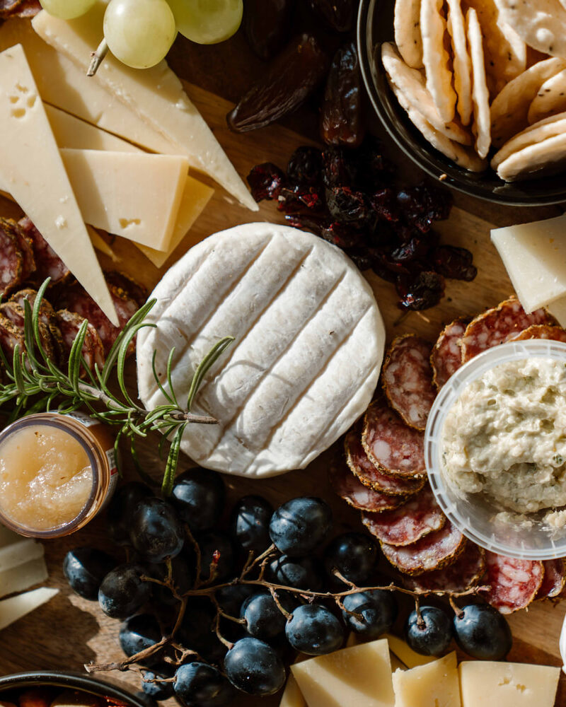 Borrelplank met producten van 'T Vosje