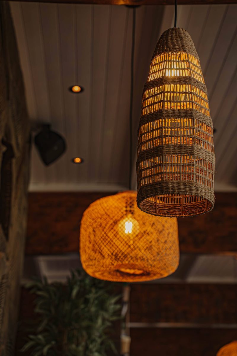 Rotan lampen bij Strandbar Oost