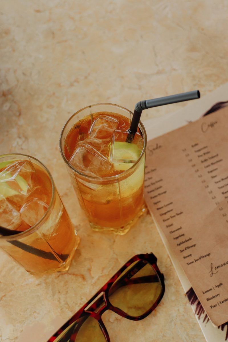 Twee lemonades en menukaart van Kaapduin