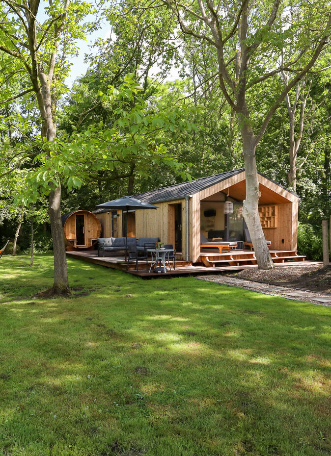 Watervliet View Lodge buitenaanzicht van het huisje, sauna en terras
