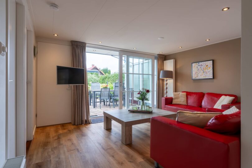 Meeuwenstein 61 woonkamer en terras Brouwershaven