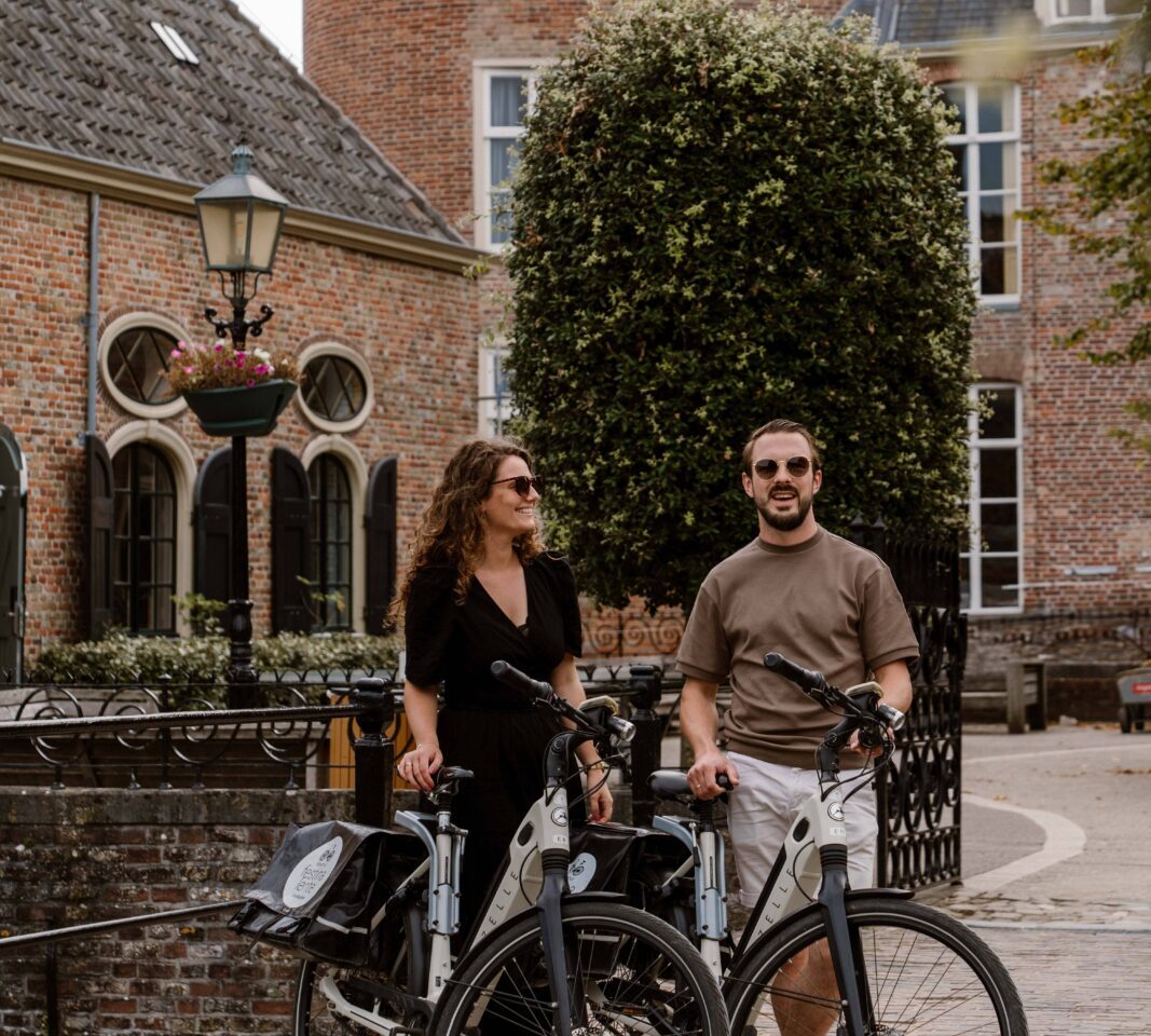 Fietsen langs kasteel Westhove