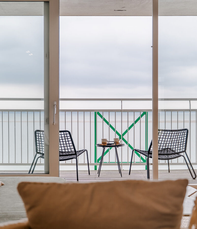 Balkon bij Port Scaldis met uitzicht op zee