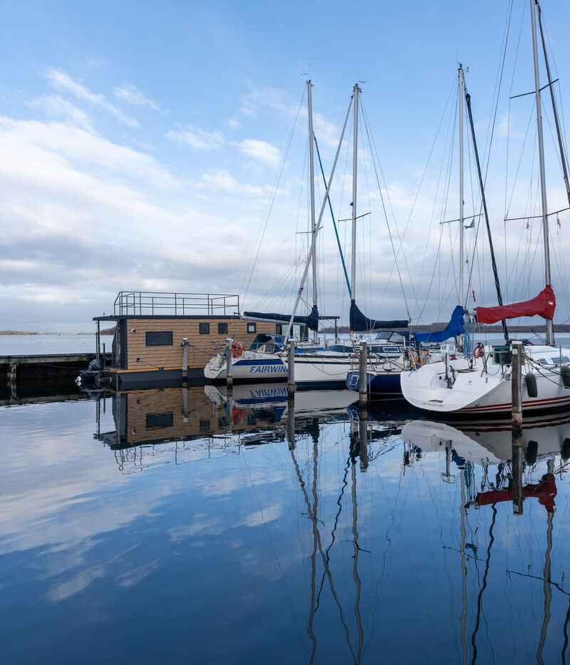 Houseboat de Arne bij het Veerse Meer